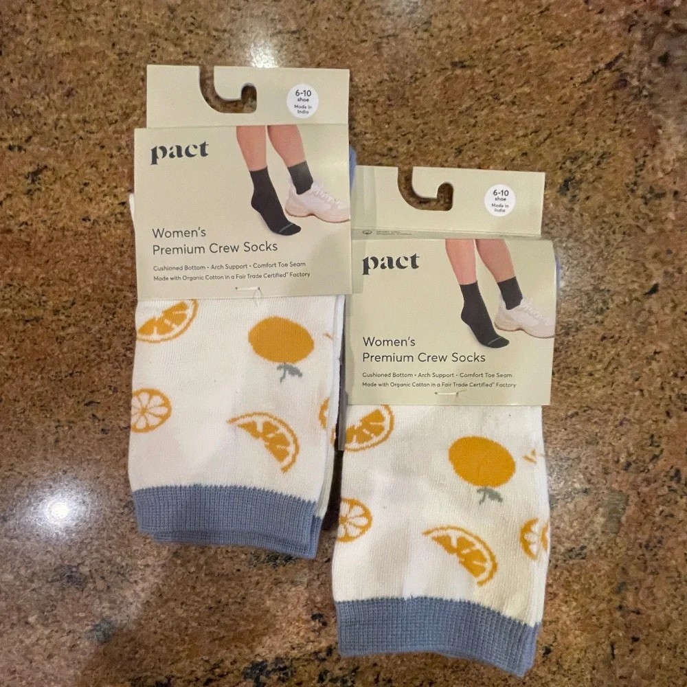 NEW! Pact Citrus Squeeze  Premium Crew Socks Two Pair NWT!